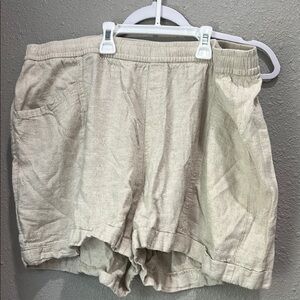 Old Navy Cream Cargo Shorts with Elastic Waistband